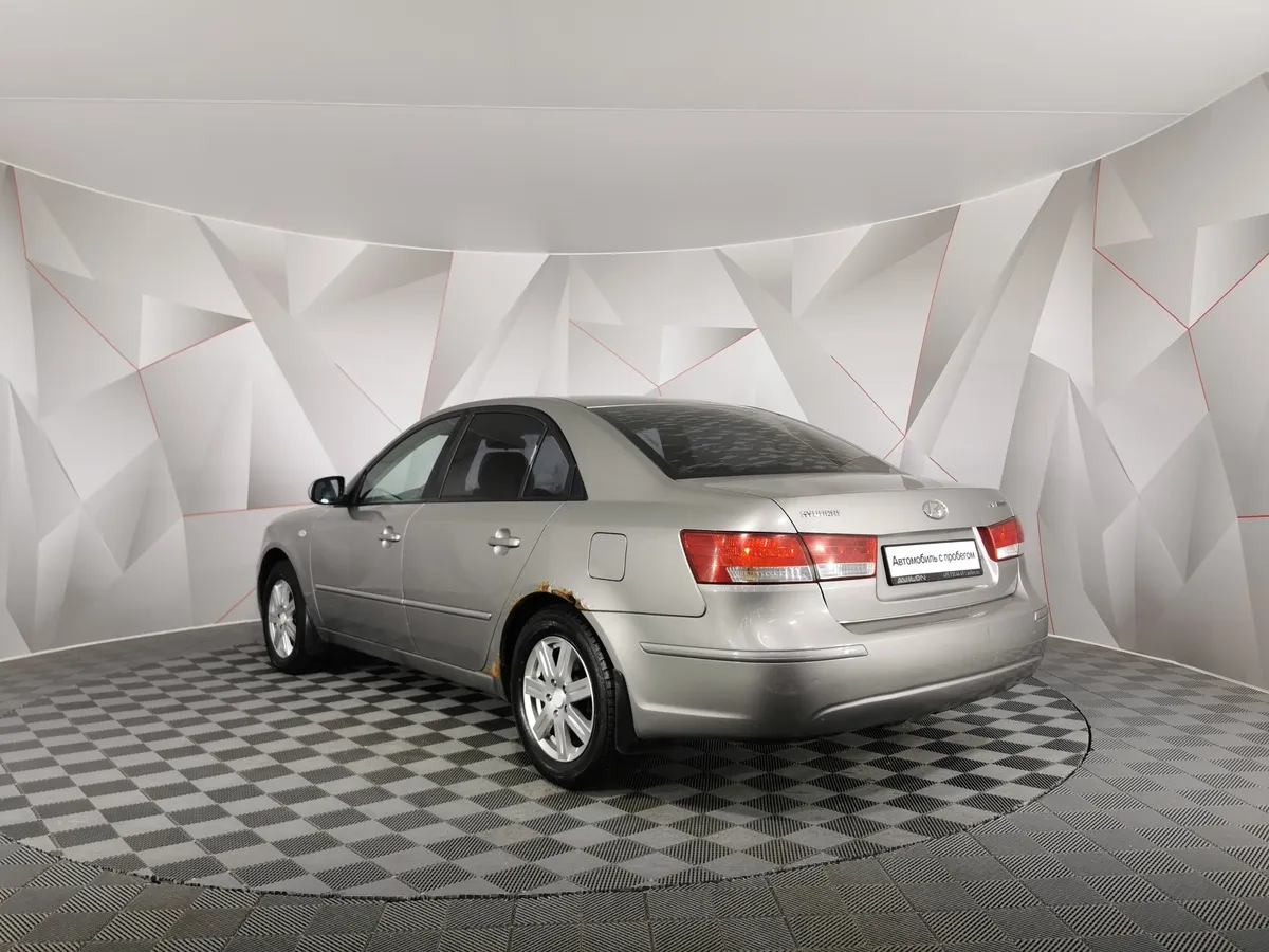 Hyundai Sonata 2.0 AT (144 л.с.) Серый в АВИЛОН. Слайд №4
