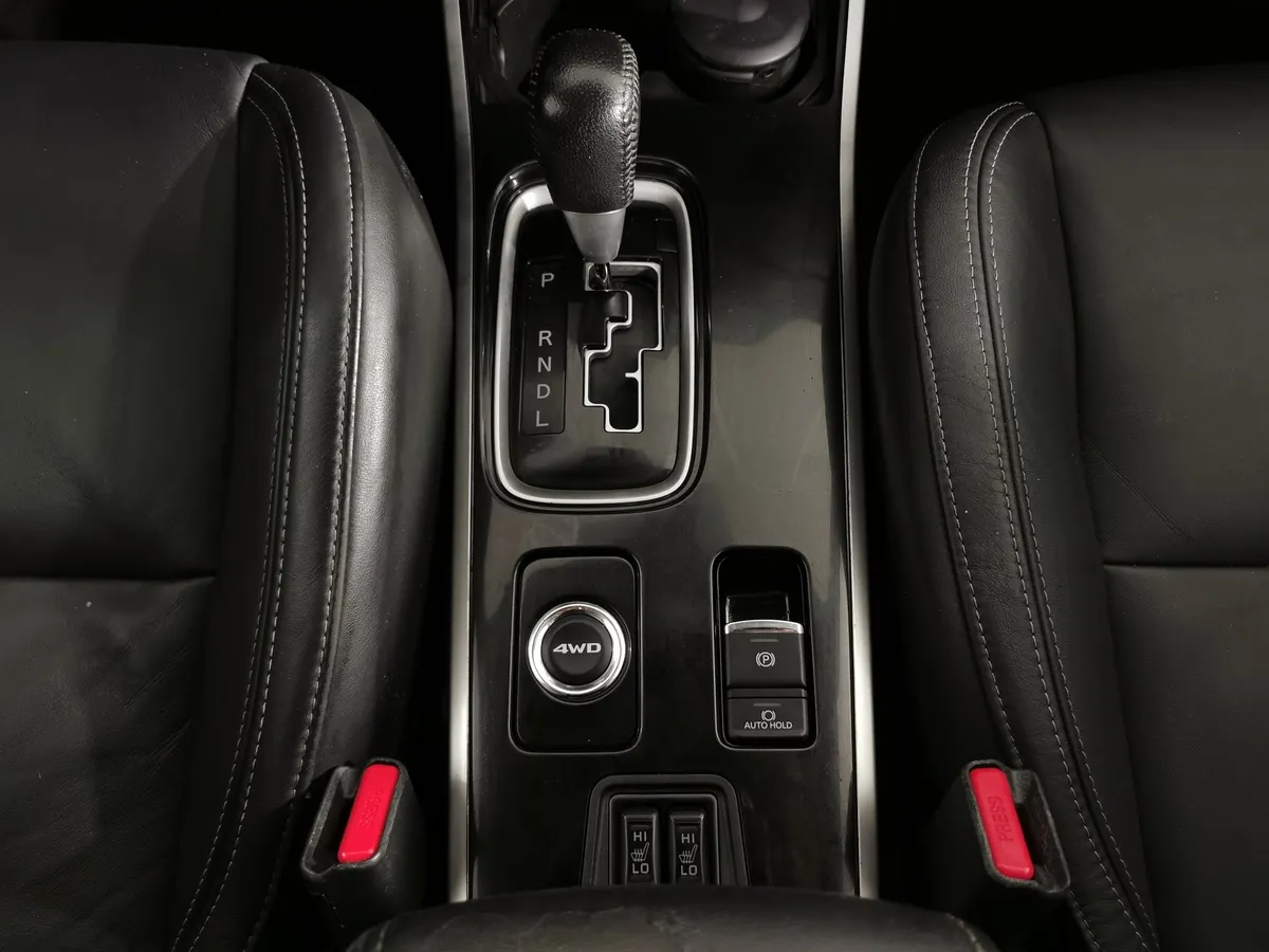 Mitsubishi Outlander 2.4 MIVEC CVT 4WD 7 мест (167 л.с.) Ultimate Коричневый в АВИЛОН. Слайд №20