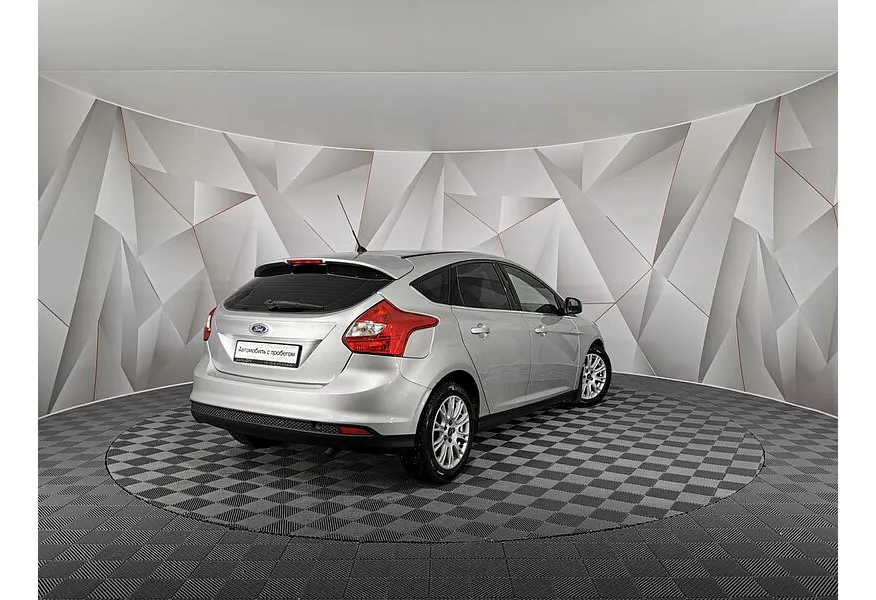 Ford Focus 1.6 PowerShift (125 л.с.) Titanium Серебристый в АВИЛОН. Слайд №2