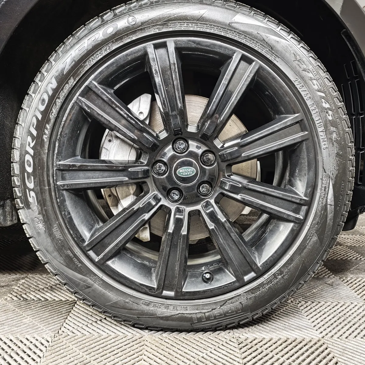 Land Rover Range Rover Sport 3.0 TDV6 AT AWD (249 л.с.) HSE Черный в АВИЛОН. Слайд №9