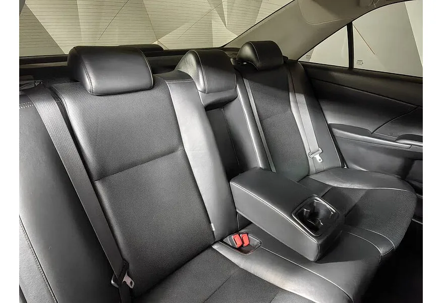 Toyota Camry 3.5 AT (249 л.с.) Белый в АВИЛОН. Слайд №17