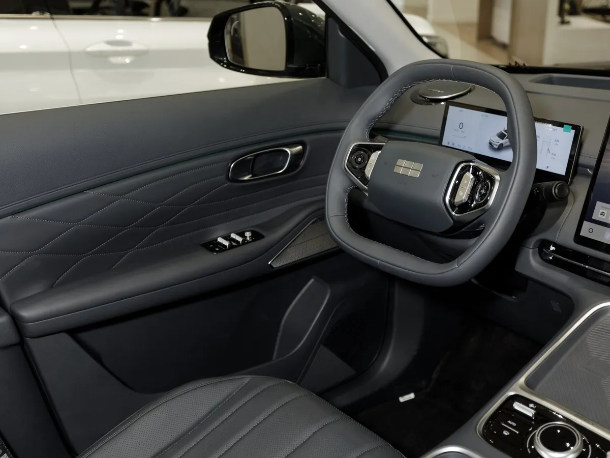 Geely EX5 EM-R 1.5 REEV AT FWD (68 л.с.) Max Белый в АВИЛОН. Слайд №7