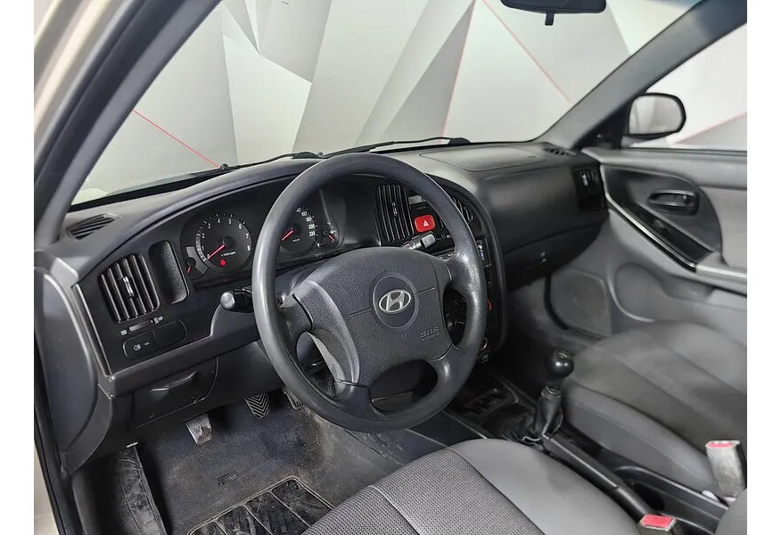 Hyundai Elantra 1.6 MT (105 л.с.) Бежевый в АВИЛОН. Слайд №17