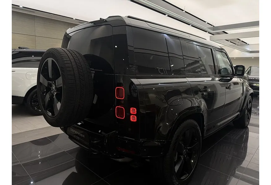 Land Rover Defender 3.0D AT (300 л.с.) HSE Черный в АВИЛОН. Слайд №4