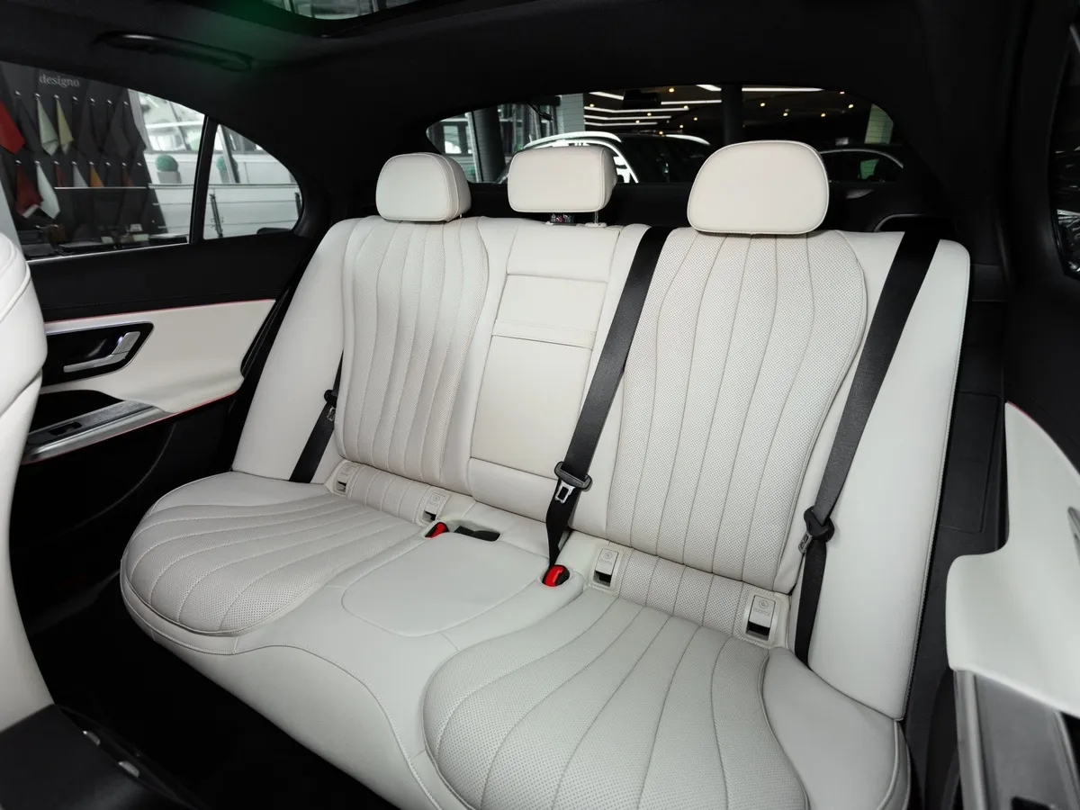 Mercedes-Benz E-Класс E 300 4MATIC (258 л.с.) Черный в АВИЛОН. Слайд №10