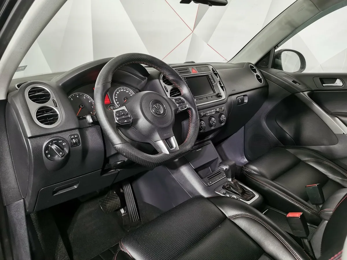 Volkswagen Tiguan 2.0 TSI 4Motion AT (170 л.с.) Track & Field Черный в АВИЛОН. Слайд №17