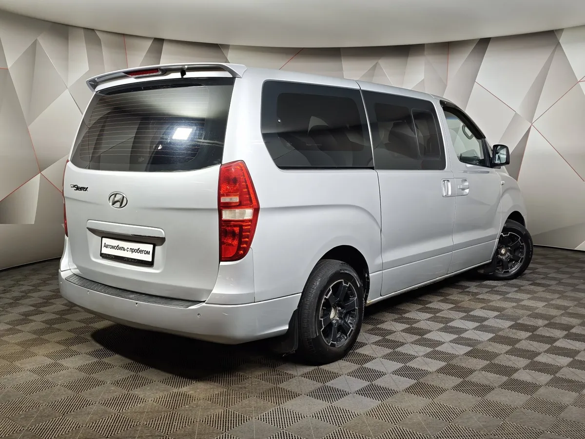 Hyundai Grand Starex 2.5 AT (145 л.с.) Серый в АВИЛОН. Слайд №2