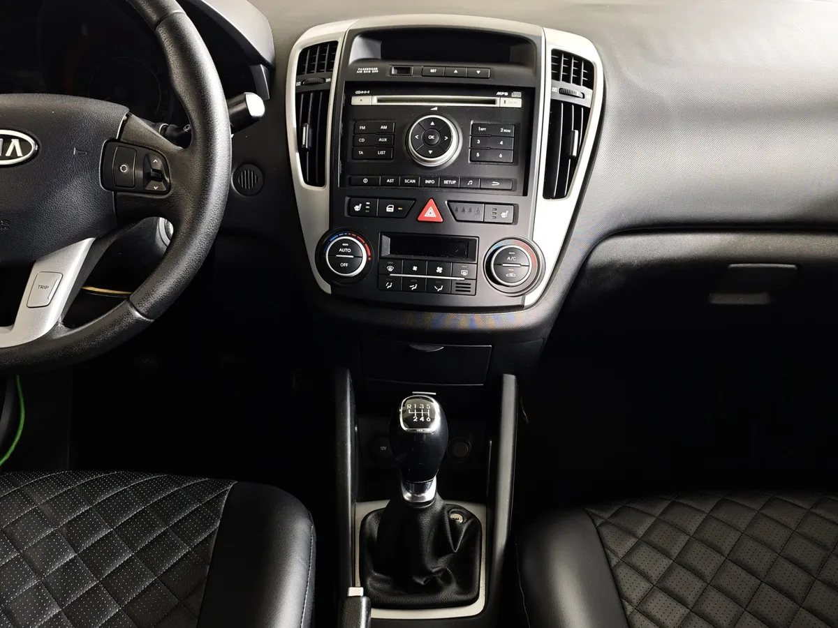 Kia Ceed 1.6 MT (126 л.с.) Comfort Черный в АВИЛОН. Слайд №13