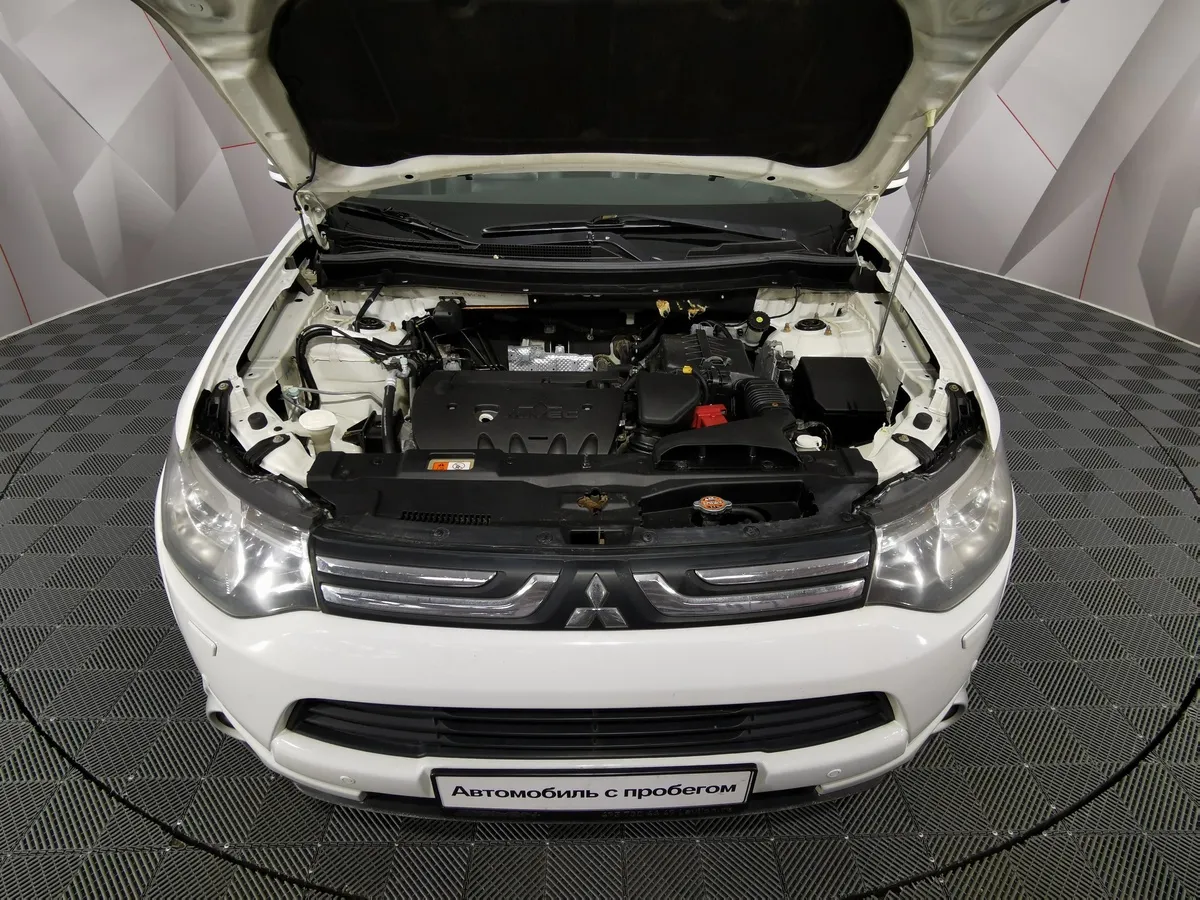 Mitsubishi Outlander 2.4 MIVEC CVT 4WD (167 л.с.) Instyle Белый в АВИЛОН. Слайд №11