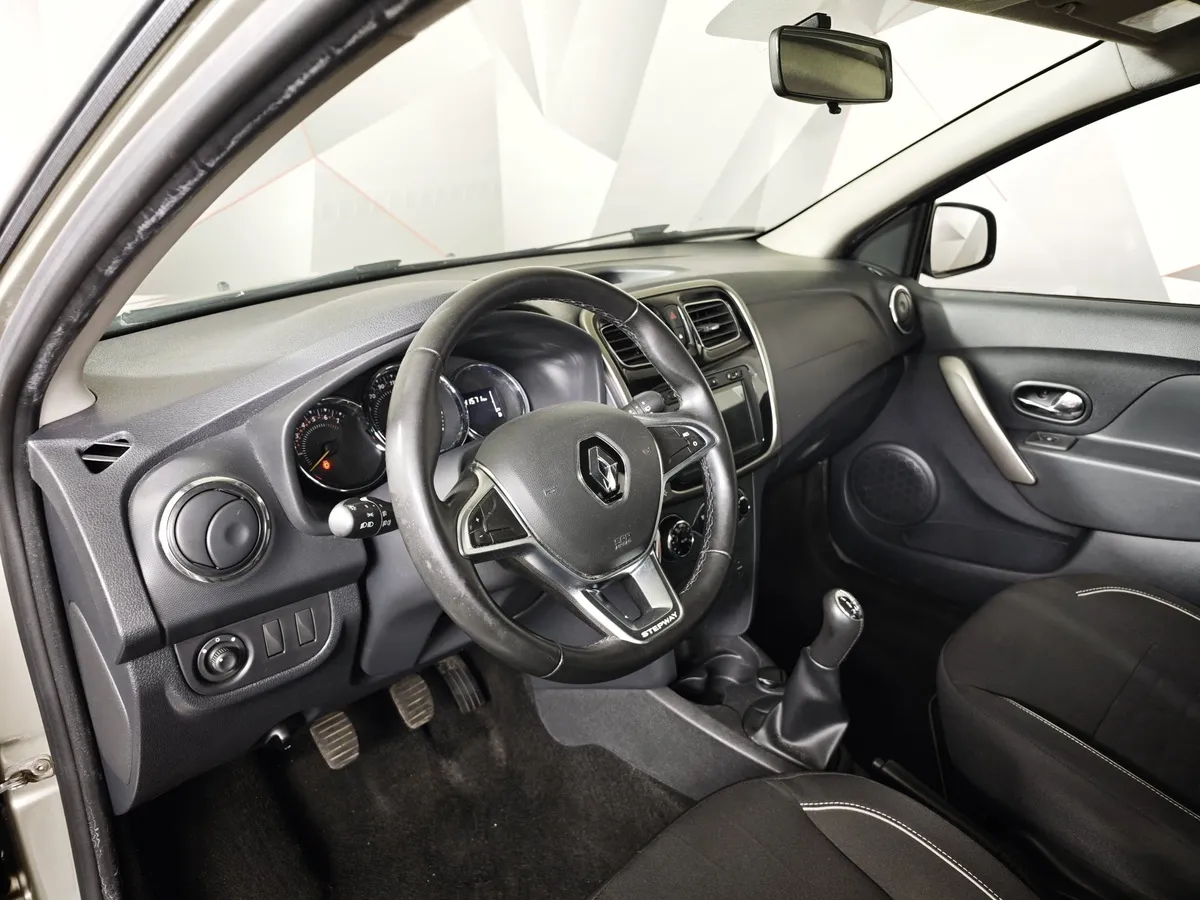 Renault Sandero 1.6 MT (113 л.с.) Stepway Drive Серый в АВИЛОН. Слайд №18