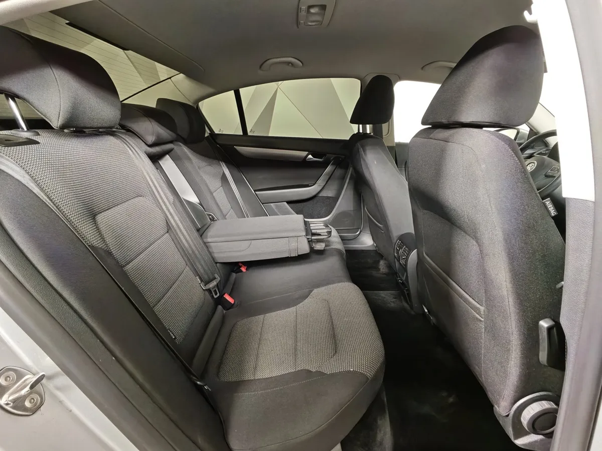 Volkswagen Passat 1.8 TSI DSG (160 л.с.) Серебристый в АВИЛОН. Слайд №16