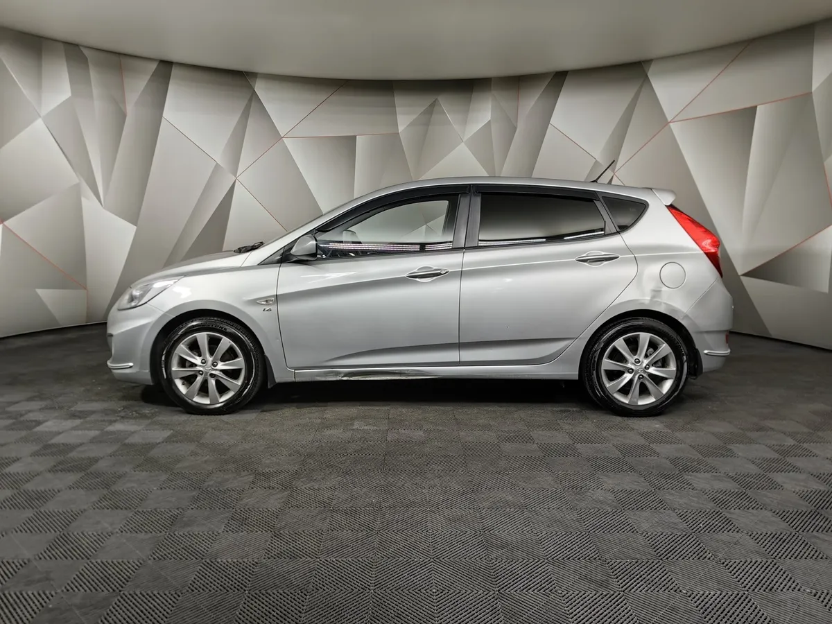 Hyundai Solaris 1.6 AT (123 л.с.) Active Серебристый в АВИЛОН. Слайд №5