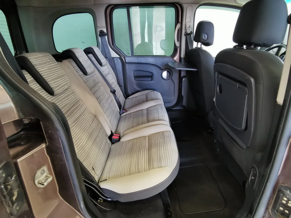 Renault Kangoo 1.6 MT (84 л.с.) Expression Коричневый в АВИЛОН. Слайд №14