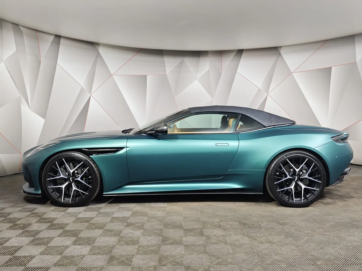 Aston Martin DB12 Volante 5.2 V12 AT (600 л.с.) Зеленый в АВИЛОН. Слайд №5
