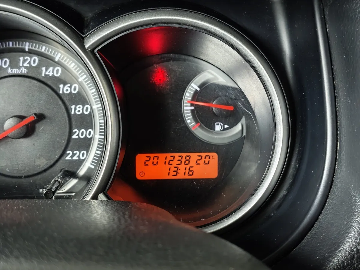 Nissan Tiida 1.6 MT (110 л.с.) Черный в АВИЛОН. Слайд №15