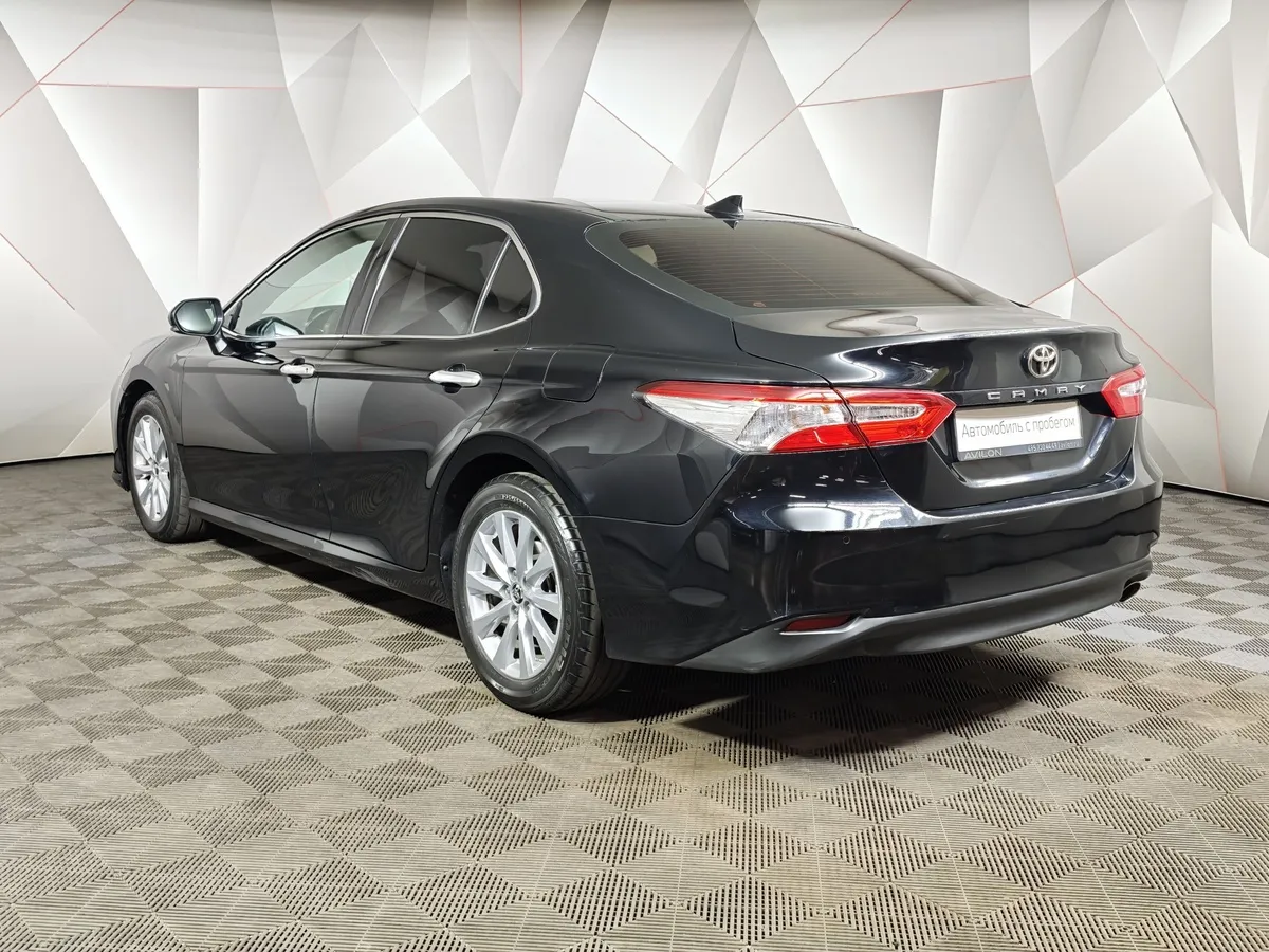 Toyota Camry 2.5 AT (181 л.с.) Черный в АВИЛОН. Слайд №4