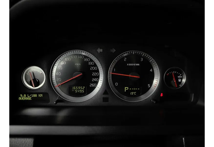 Volvo XC90 2.4 D5 Geartronic AWD (5 мест) (185 л.с.) Черный в АВИЛОН. Слайд №17