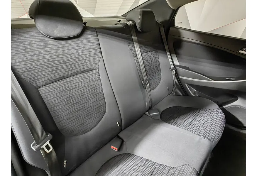 Hyundai Solaris 1.6 AT (123 л.с.) Comfort + Advanced + Winter Черный в АВИЛОН. Слайд №15