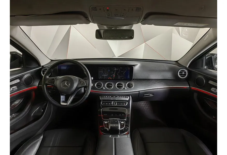Mercedes-Benz E-Класс E 400 d 4MATIC 9G-TRONIC (333 л.с.) Luxury Черный в АВИЛОН. Слайд №10