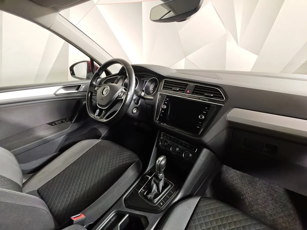 Volkswagen Tiguan 1.4 TSI BlueMotion DSG (150 л.с.) Comfortline Красный в АВИЛОН. Слайд №12