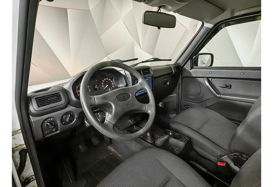 ВАЗ (Lada) 4x4 1.7 MT 8 кл. (Евро-4) (83 л.с.) Белый в АВИЛОН. Слайд №13