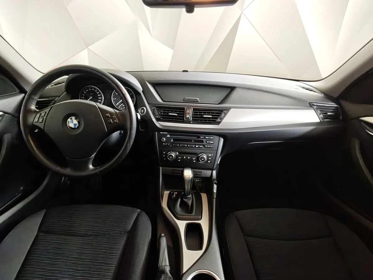 BMW X1 sDrive18i AT (150 л.с.) Белый в АВИЛОН. Слайд №11