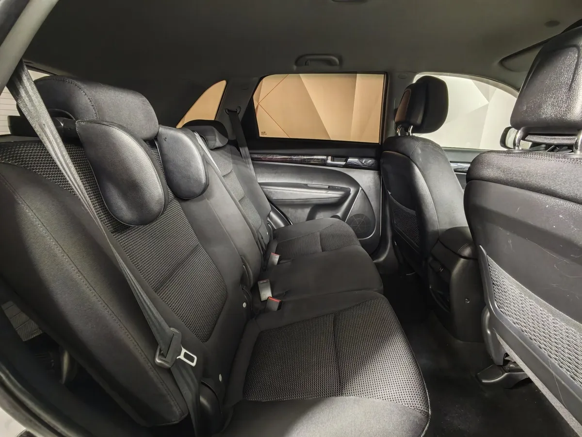 Kia Sorento 2.4 AT (175 л.с.) Classic Белый в АВИЛОН. Слайд №15