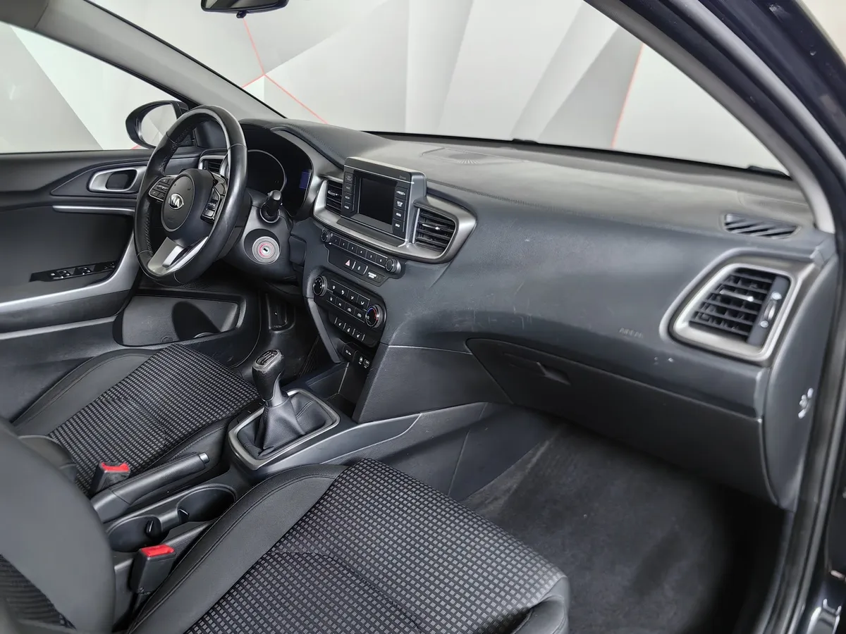 Kia Ceed 1.6 MPI MT (130 л.с.) Comfort Черный в АВИЛОН. Слайд №13