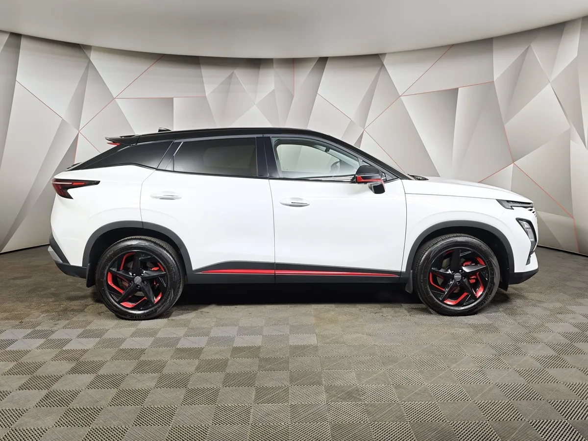 Omoda C5 1.6T DCT 4WD (150 л.с.) Supreme (двухцветный, красные элементы экстерьера) Белый в АВИЛОН. Слайд №6