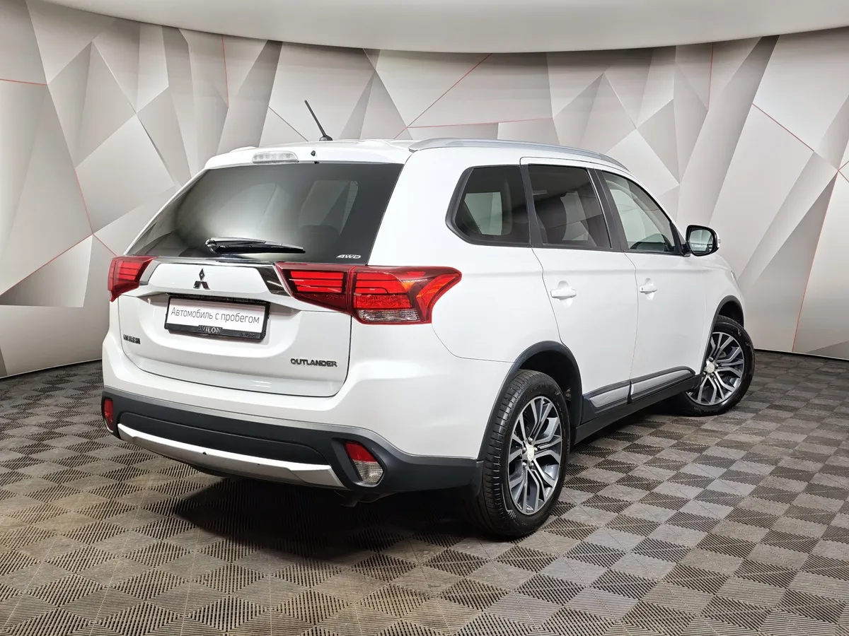 Mitsubishi Outlander 2.0 CVT 4WD (146 л.с.) Instyle E29 Белый в АВИЛОН. Слайд №2