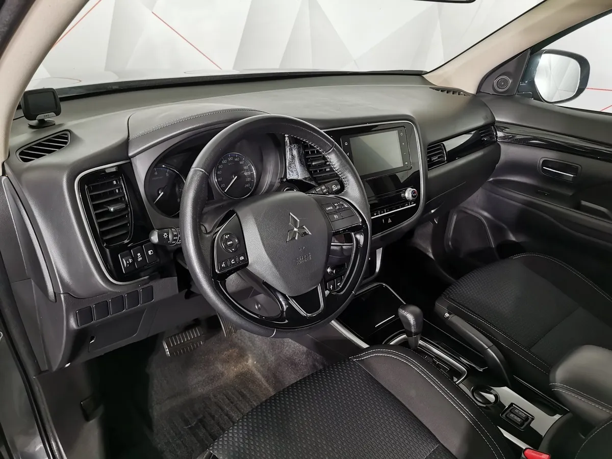 Mitsubishi Outlander 2.0 MIVEC CVT 2WD (146 л.с.) Intense Plus Серый в АВИЛОН. Слайд №18