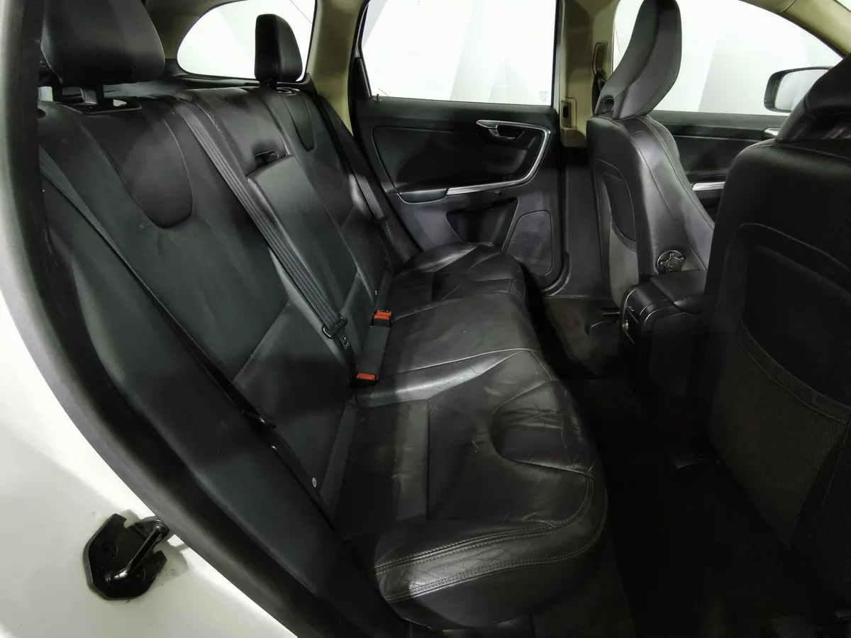 Volvo XC60 2.4 D5 Geartronic AWD (215 л.с.) Белый в АВИЛОН. Слайд №14