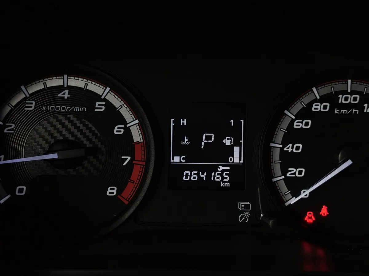 Mitsubishi Xpander 1.5 AT 2WD 7-Seat (105 л.с.) Medium Line Черный в АВИЛОН. Слайд №18