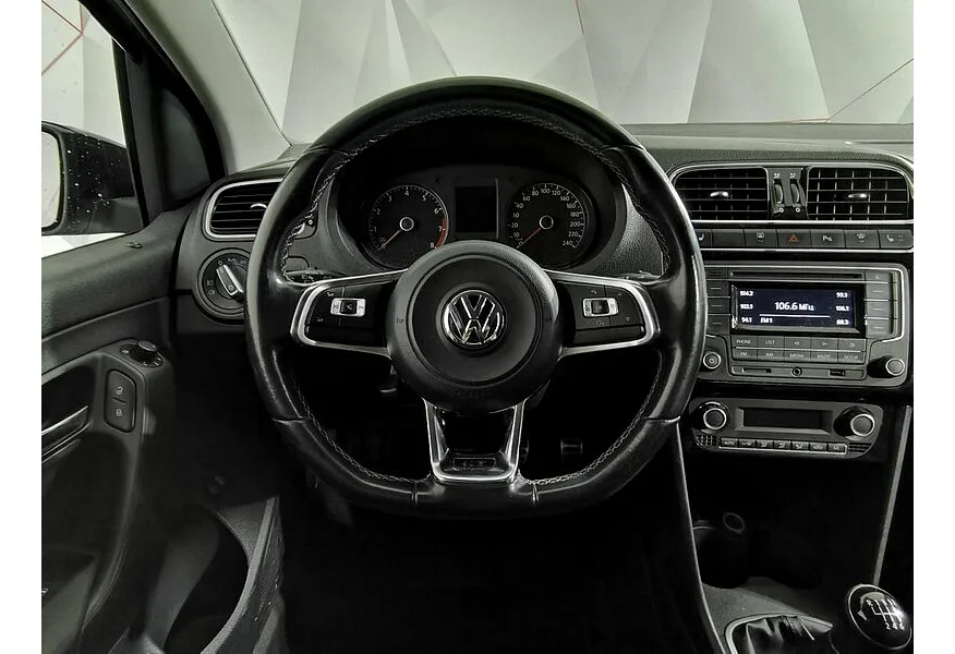 Volkswagen Polo 1.4 TSI MT (125 л.с.) GT Серебристый в АВИЛОН. Слайд №20