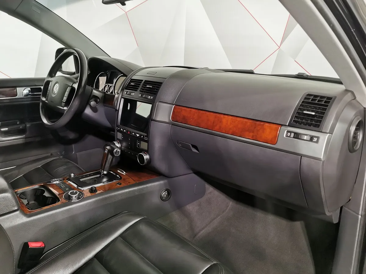 Volkswagen Touareg 3.2 Tiptronic (220 л.с.) Черный в АВИЛОН. Слайд №12