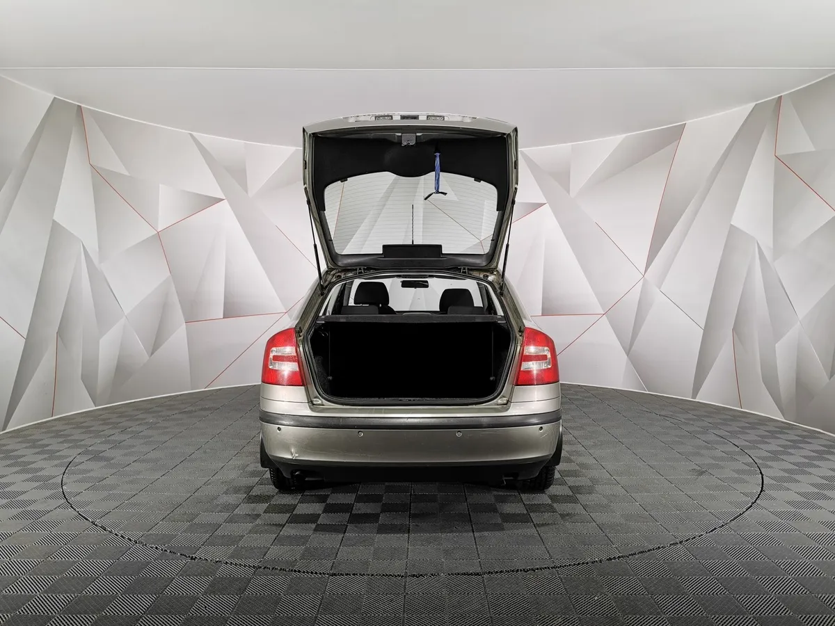 Skoda Octavia 1.6 FSI MT (115 л.с.) Серый в АВИЛОН. Слайд №11
