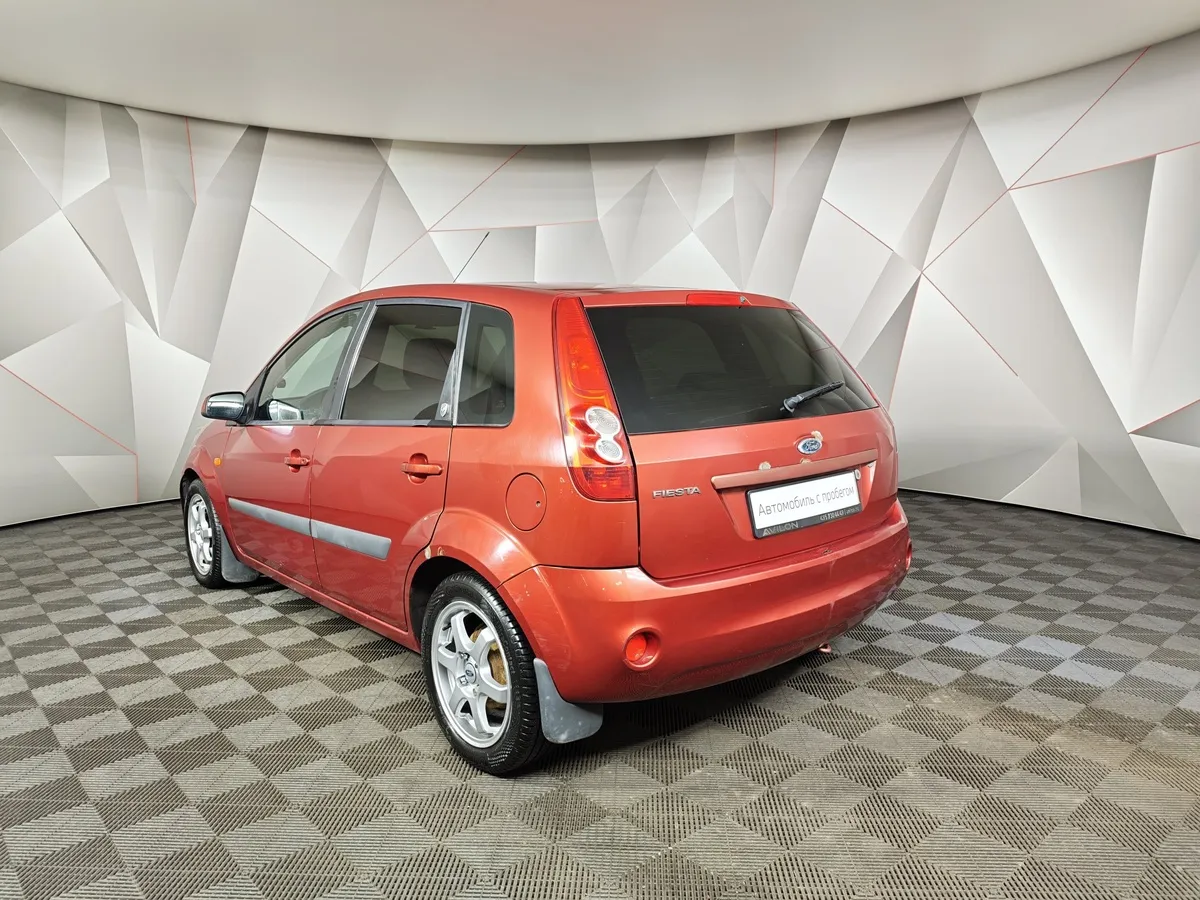 Ford Fiesta 1.6 Flex MT (100 л.с.) Красный в АВИЛОН. Слайд №4