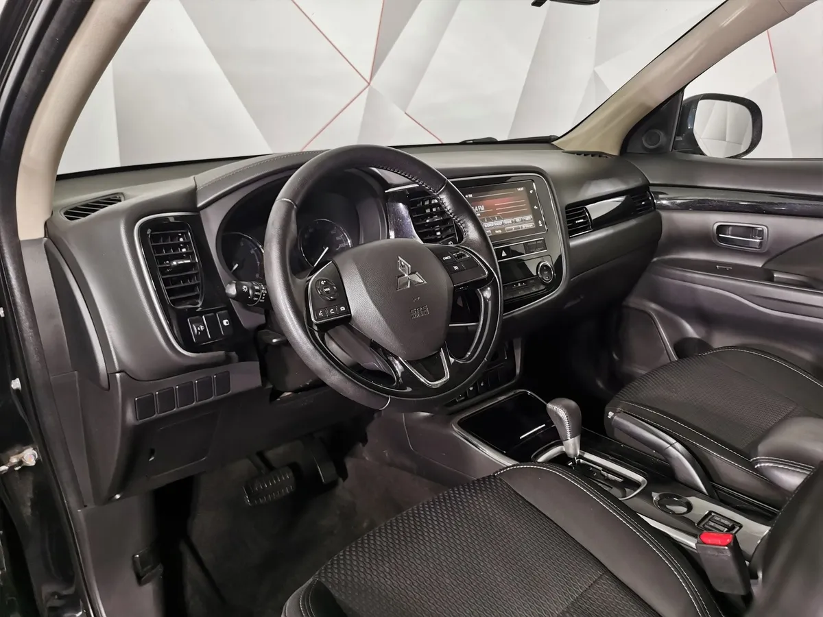 Mitsubishi Outlander 2.0 MIVEC CVT 2WD (146 л.с.) Invite Черный в АВИЛОН. Слайд №18