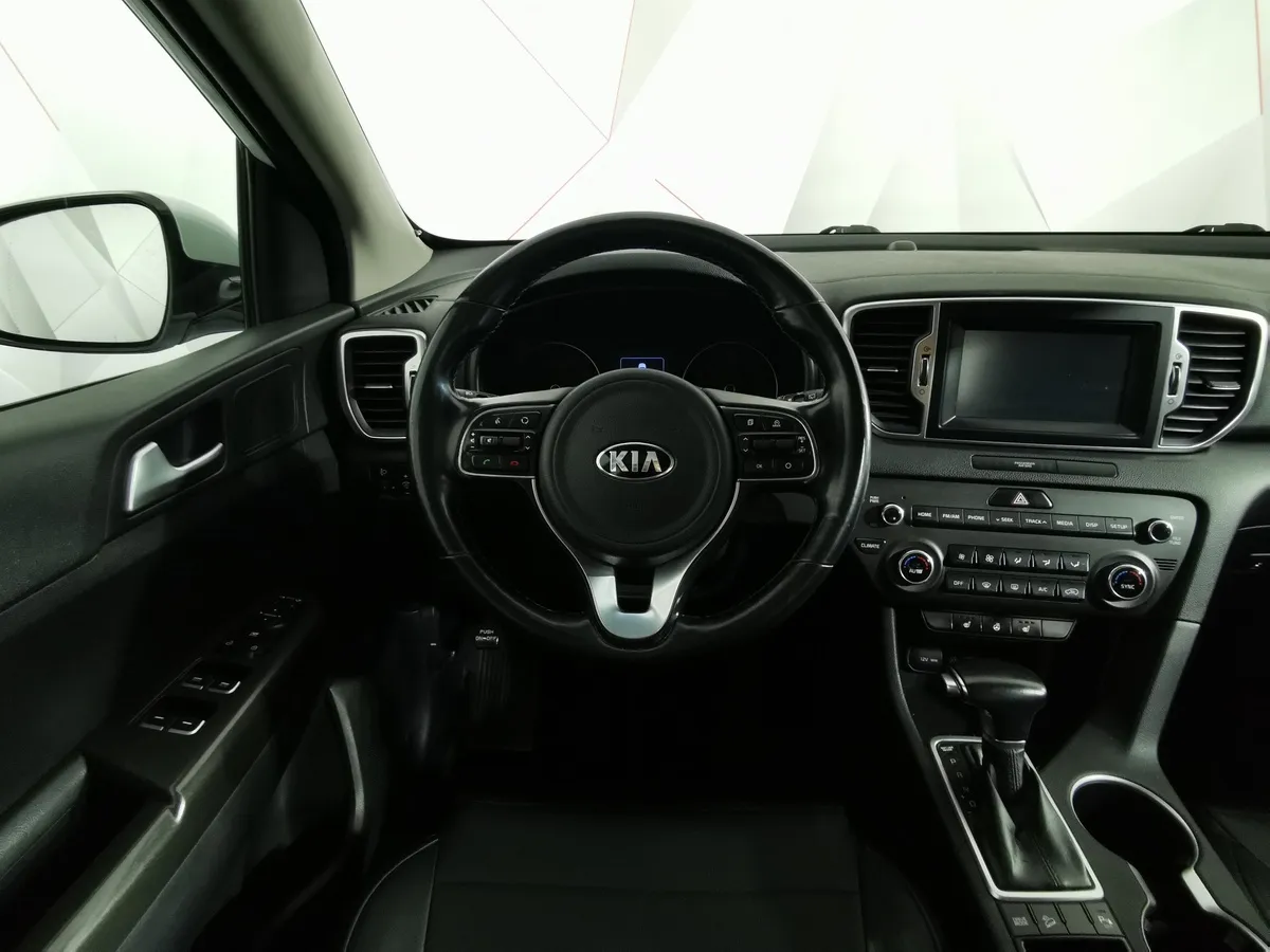 Kia Sportage 2.0 AT (150 л.с.) Белый в АВИЛОН. Слайд №19