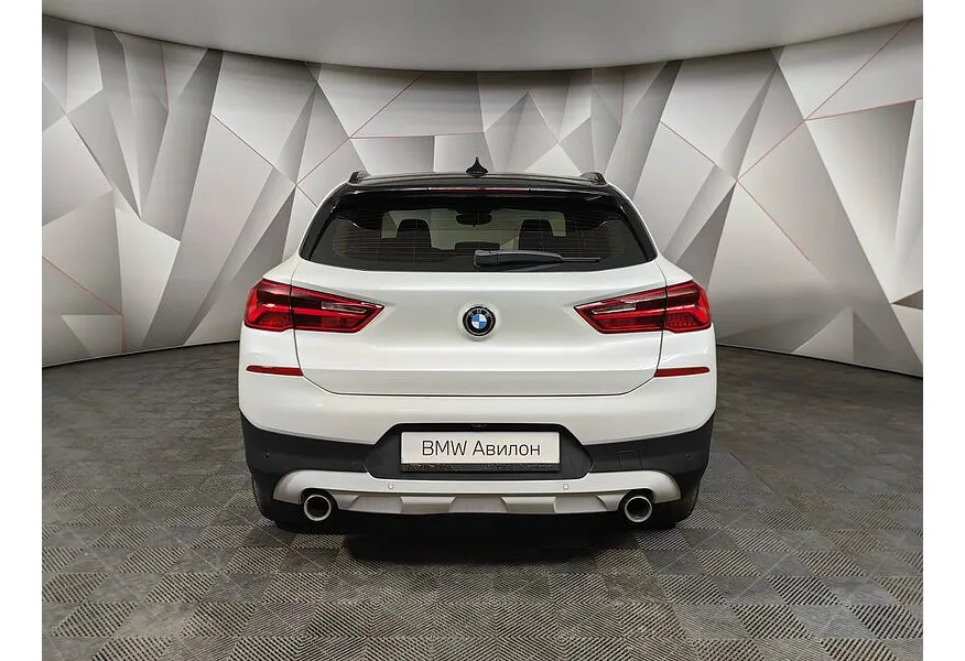 BMW X2 20i sDrive AMT (192 л.с.) Advantage Белый в АВИЛОН. Слайд №4