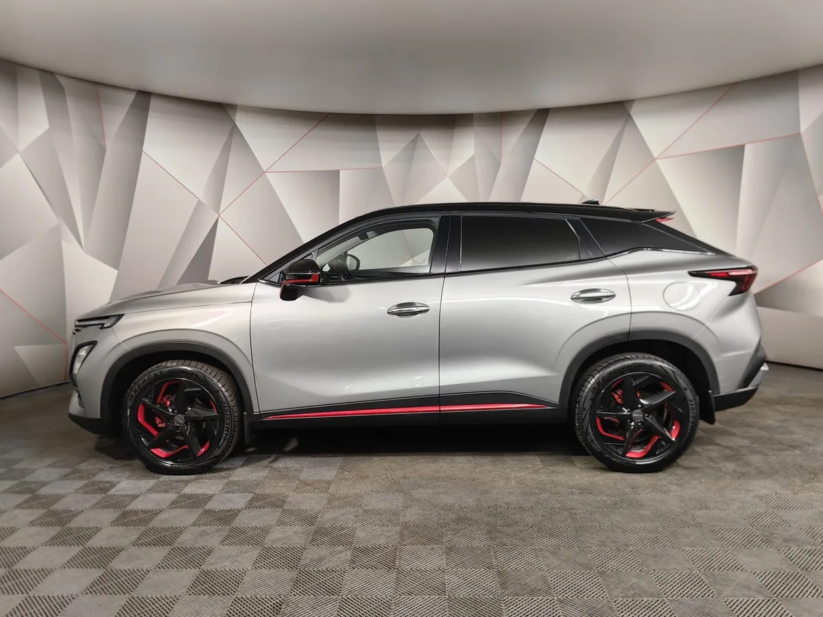 Omoda C5 1.5T CVT (147 л.с.) Ultimate (двухцветный, красные элементы экстерьера) Черный в АВИЛОН. Слайд №5