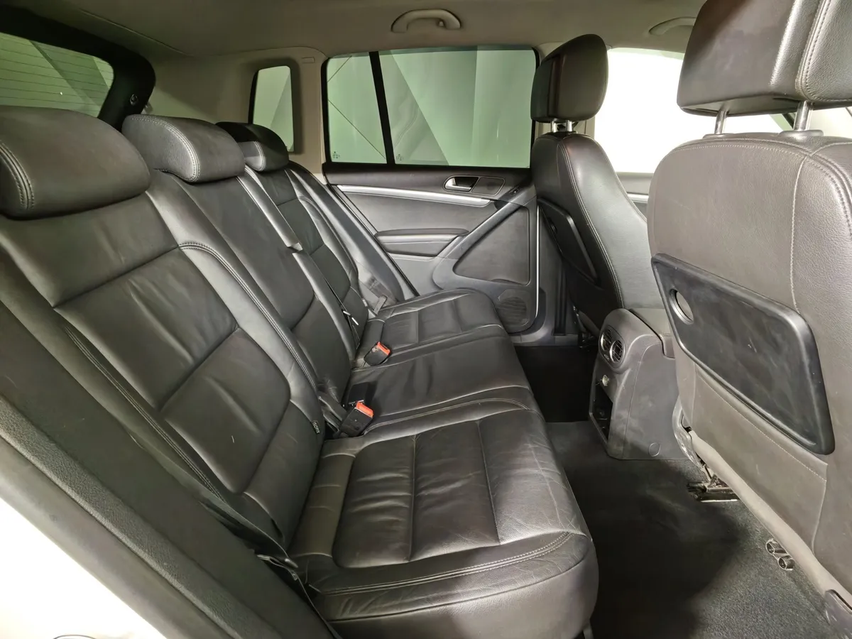 Volkswagen Tiguan 2.0 TDI 4Motion AT (140 л.с.) Track & Style Белый в АВИЛОН. Слайд №16