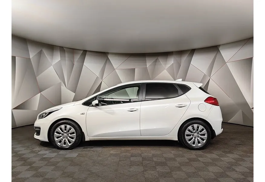 Kia Ceed 1.6 AT (130 л.с.) Comfort Белый в АВИЛОН. Слайд №5
