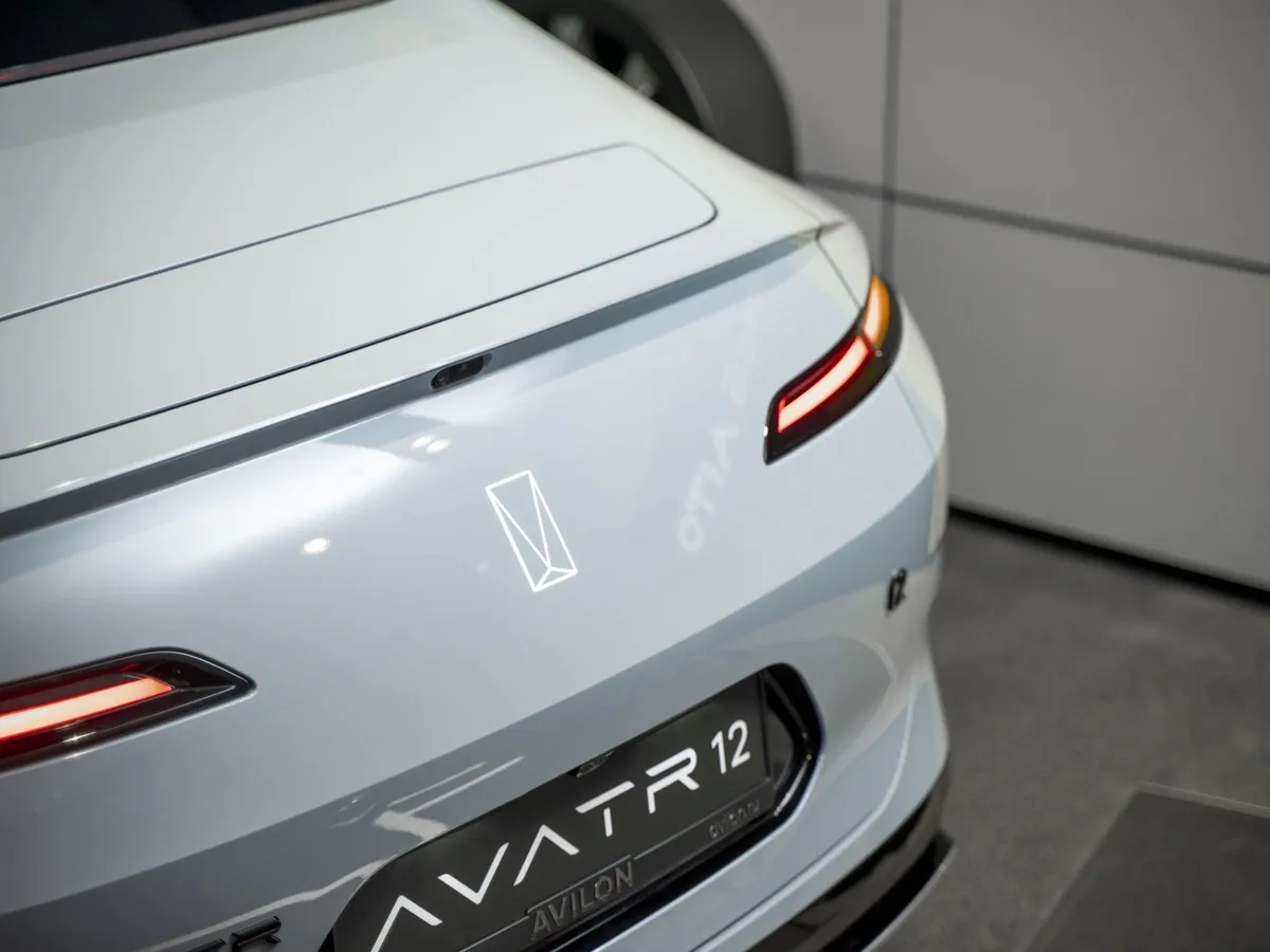 Avatr 12 AT 4WD (578 л.с.) Dual Motor Dynamic Синий в АВИЛОН. Слайд №16