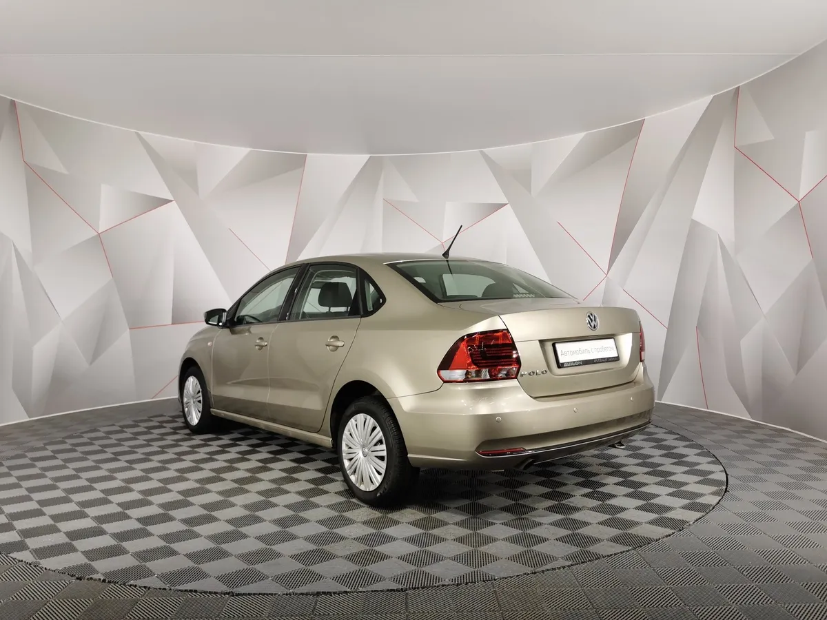 Volkswagen Polo 1.6 MPI AT (110 л.с.) Бежевый в АВИЛОН. Слайд №4
