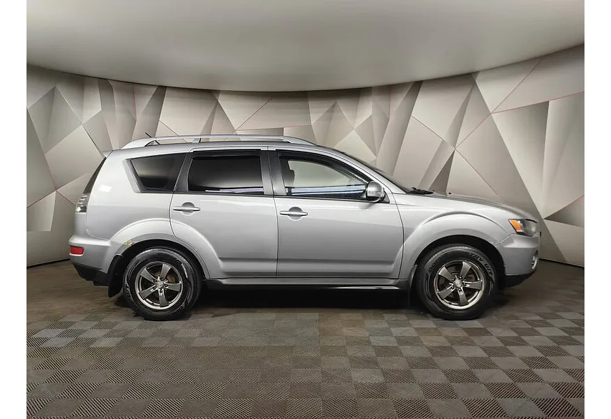 АВИЛОН - Mitsubishi Outlander 2.0 MT 2WD (147 л.с.) Серебристый - slide 3