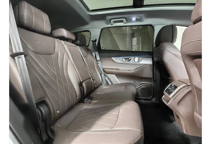 Chery Tiggo 8 Pro Max 2.0 AMT AWD (197 л.с.) Ultimate Белый в АВИЛОН. Слайд №16