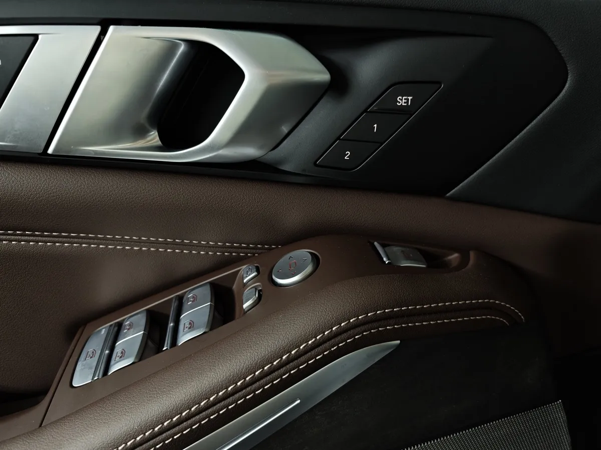 BMW X5 xDrive30Li (258 л.с) X Черный в АВИЛОН. Слайд №18