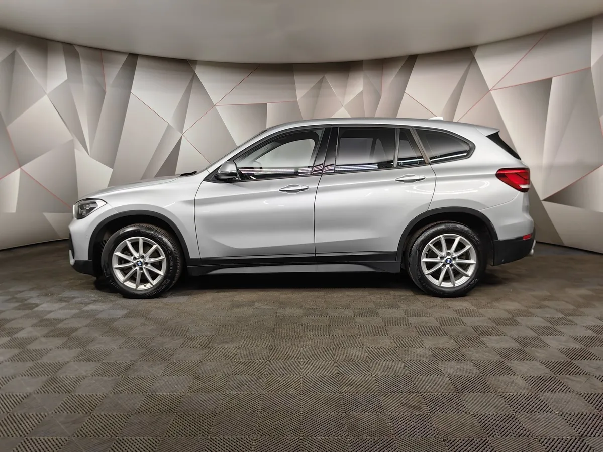 BMW X1 18i sDrive (140 л.с.) SE Серый в АВИЛОН. Слайд №5