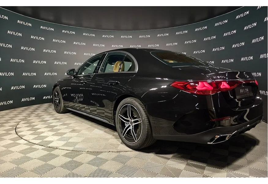 Mercedes-Benz E-Класс E 300 4MATIC (258 л.с.) Черный в АВИЛОН. Слайд №7